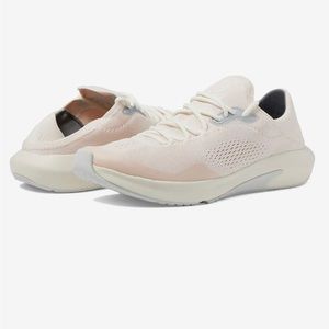 New in box olukai Kaholo athletic sneakers